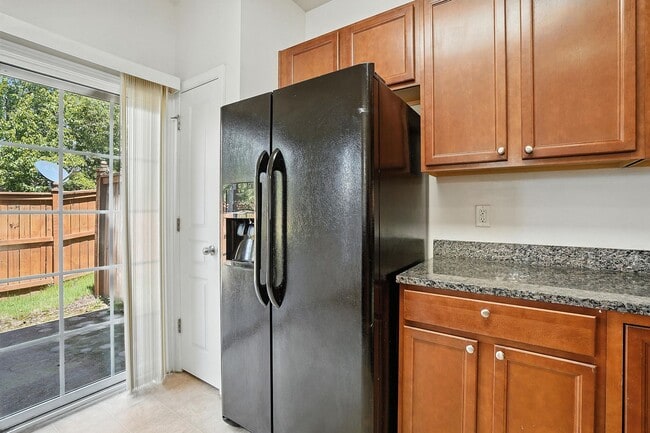 Building Photo - WONDERFUL TOWNHOUSE IN CARY-3 BEDROOMS 2 1...