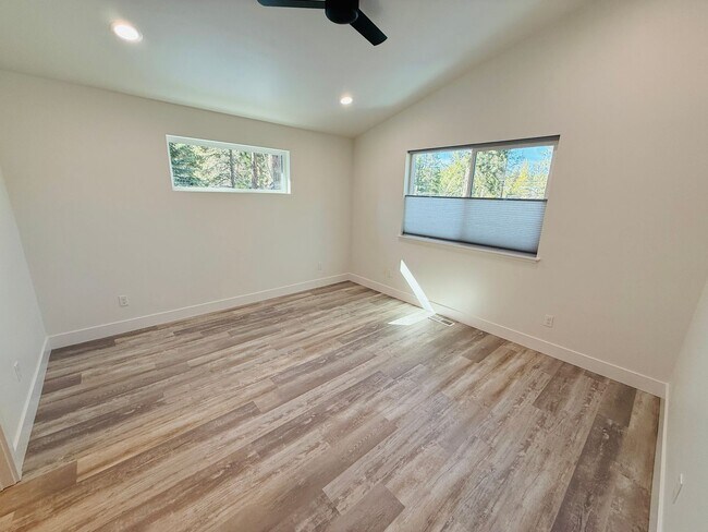 Building Photo - 1084 Dedi Ave