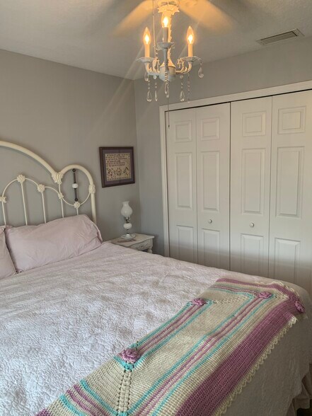 Building Photo - 1049 George St