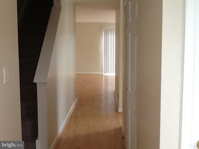 Building Photo - 69 Yellowwood Ct