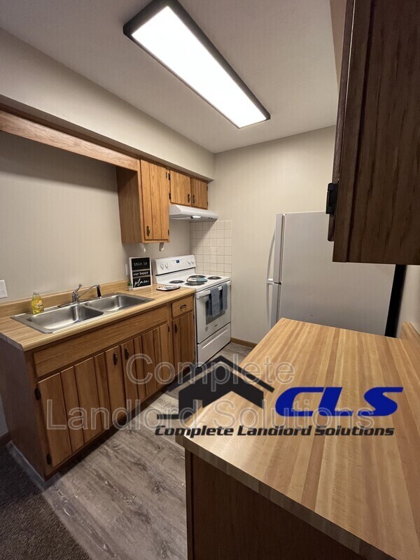 Building Photo - 1742 E Morgan Dr