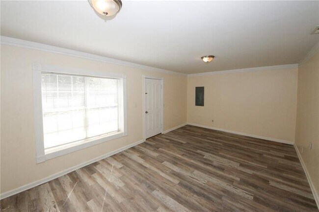 Building Photo - 1616 W Kellogg Cir