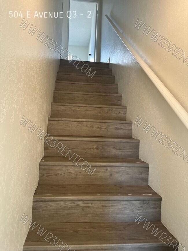 Building Photo - 504 E Ave Q3