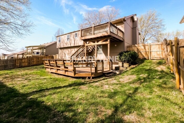 Building Photo - 6623 NW Sioux Dr