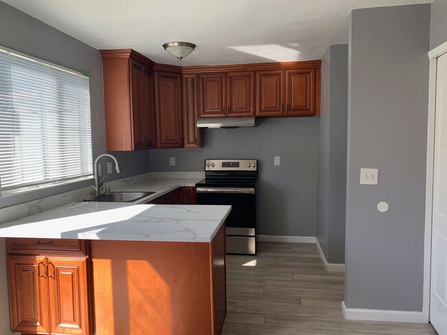 Building Photo - Remodeled 2 bedroom beautiful LVT flooring...