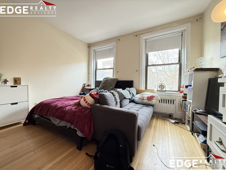 Building Photo - 39 Saint Paul St