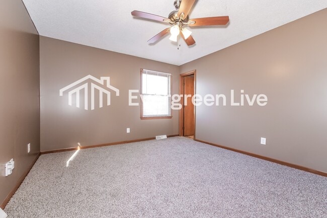 Building Photo - 11622 Palmer Ave