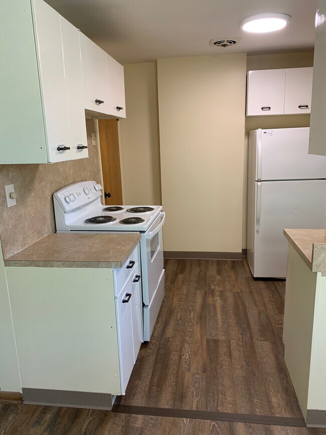Kitchen with new appliances - 419 Taylor Rd
