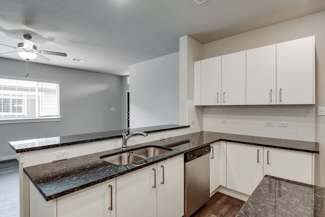 Building Photo - COMING SOON! GORGEOUS 3 BEDROOM DUPLEX LOC...