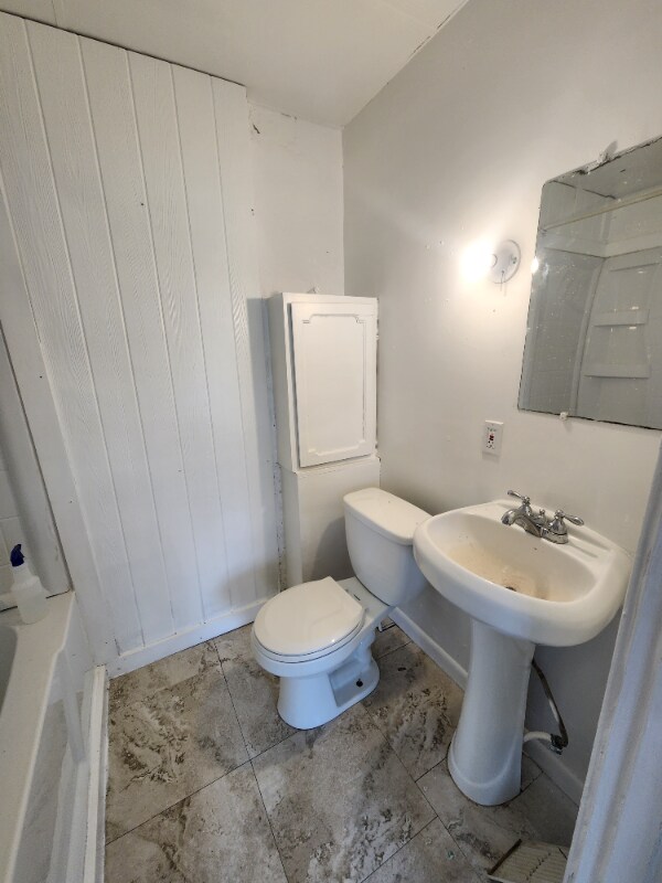 Building Photo - 518 New St