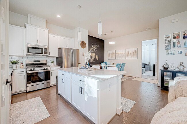 Building Photo - 6021 Cypress St