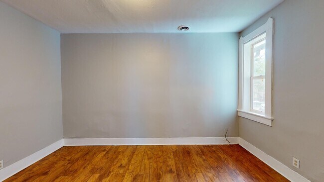 Building Photo - 3347 Seymour Ave