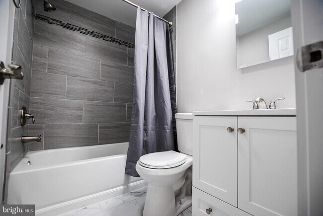 Building Photo - 8512 Hydra Ln