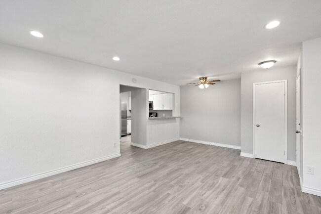 Building Photo - 7932 Mission Center Ct