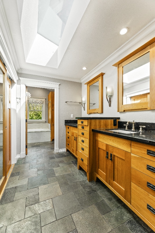 Building Photo - 5713 W 79th St