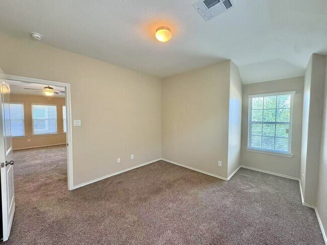 Building Photo - Cozy and well-kept 4 beds rental home in Houston