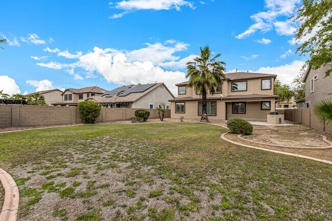 Building Photo - STUNNING 5 Bedroom Home in Peoria!