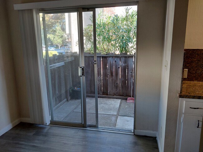 Building Photo - 436 Vasquez Ct