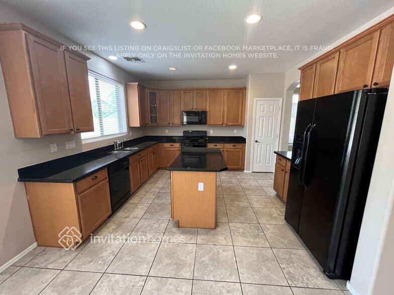 Building Photo - 14170 W Riviera Dr