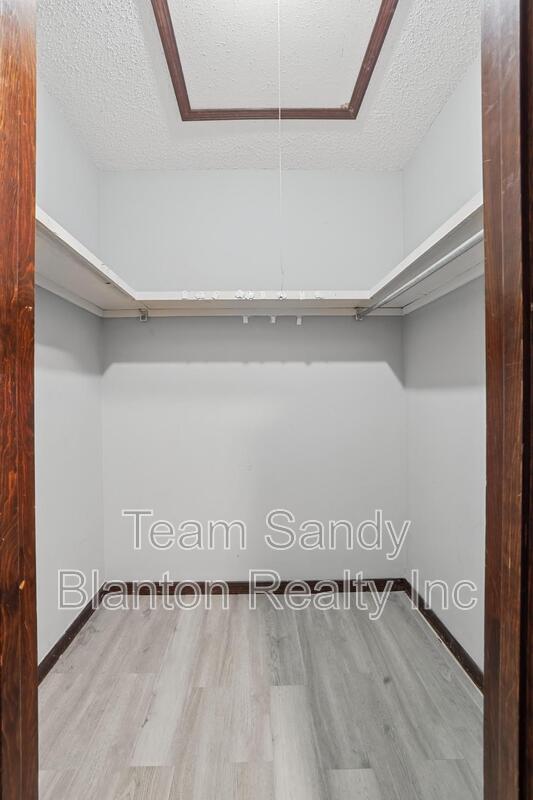 Building Photo - 455 Stara Cir