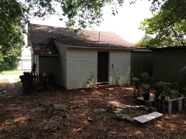 Building Photo - 2 Bedroom in Greenville