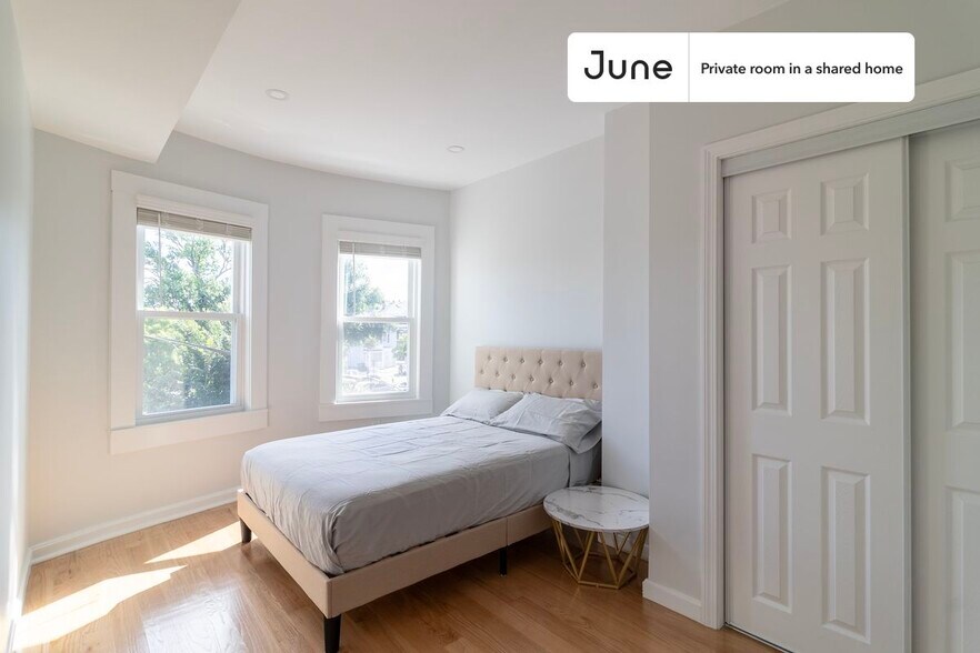 Primary Photo - Private bedroom in 3 bed/2 bath Home