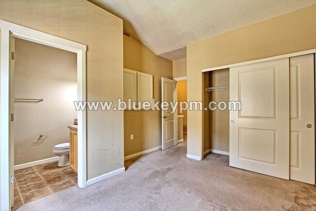 Building Photo - 2 Bed, 2.5 Bath Townhome at Woodhaven Crossing in Sherwood