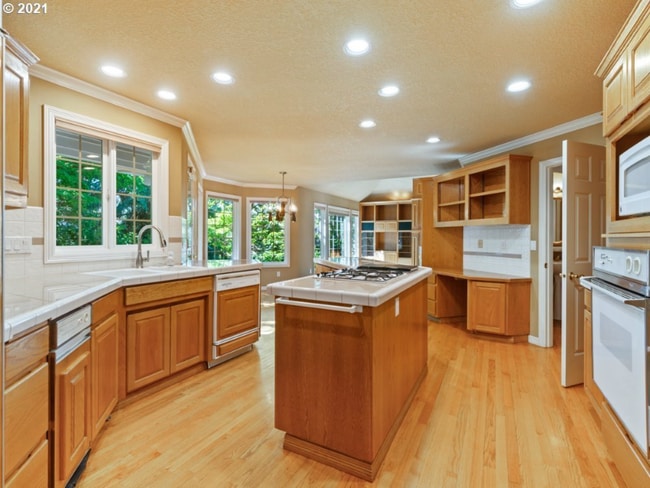 Building Photo - 2080 Wellington Dr