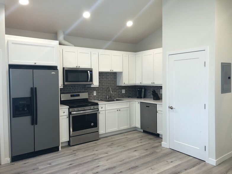 Building Photo - 6140 W 74th St