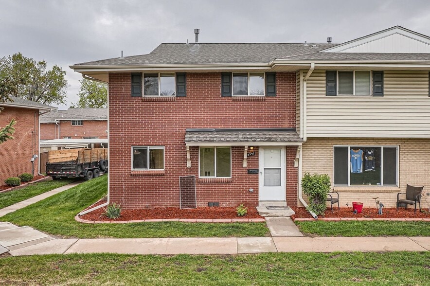 Primary Photo - 3942 S Yosemite St