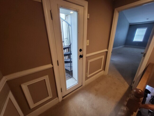 Building Photo - 2 Bedroom 2 Bath with Rooftop Deck!