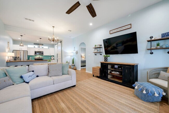 Building Photo - 994 Dolly St