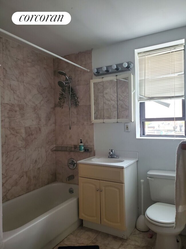 Building Photo - 538 W 50th St