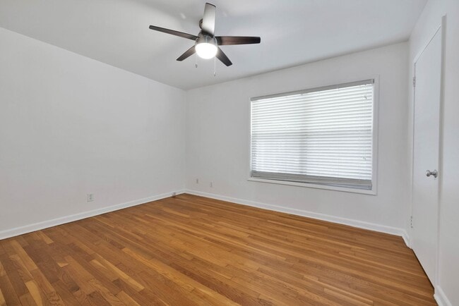 Building Photo - Oakhurst Duplex