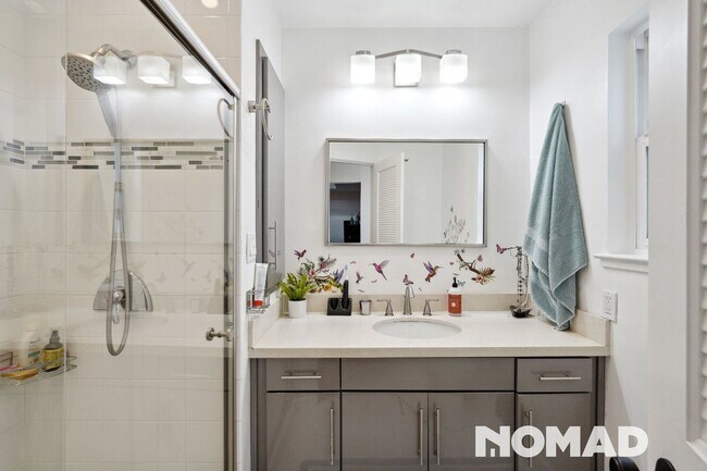 Building Photo - Inviting 4BR Urban Oasis in Central SF – V...