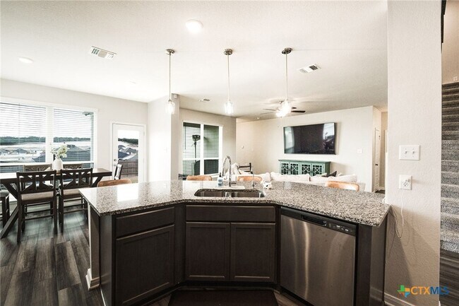 Building Photo - 445 Appalachian Trl