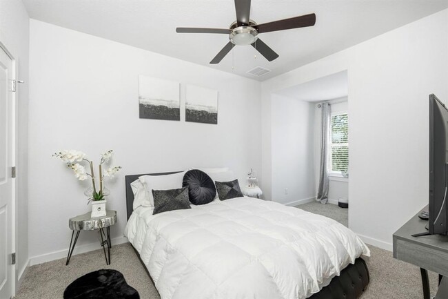 Building Photo - 22604 Maidengrass Ln