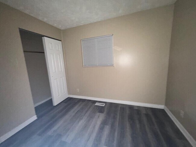 Building Photo - 9507 E 39th Pl