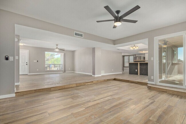 Building Photo - Central & Thunderbird 3 bdrm 2 bath Home w...