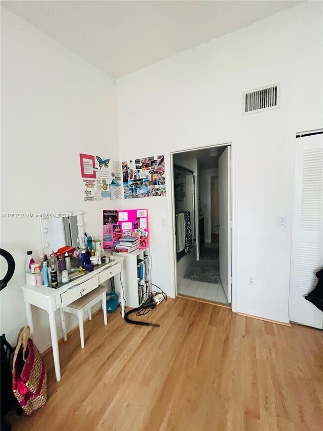 Building Photo - 3221 Sabal Palm Manor