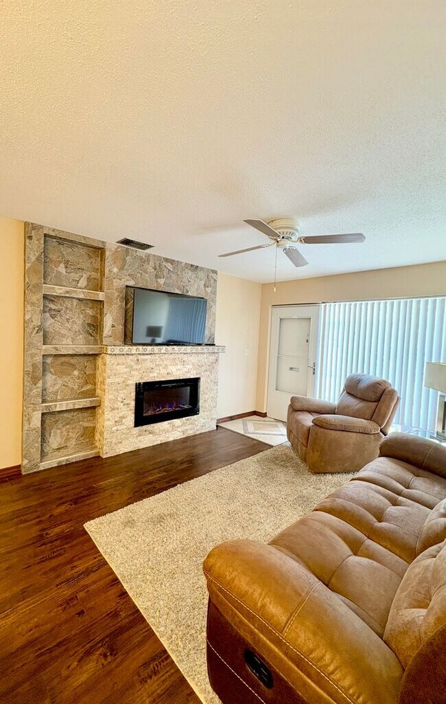 Building Photo - Beautifully Updated Condo in a Gated Activ...