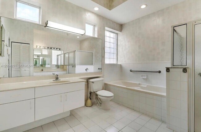 Building Photo - 2752 Barclay Ln