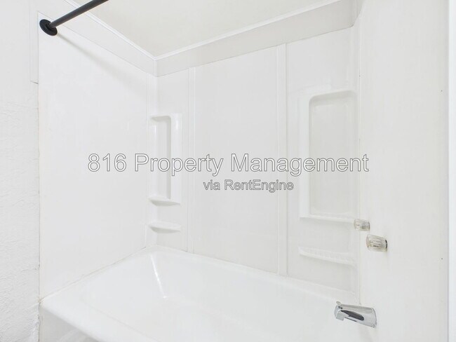 Building Photo - 126 S Village Terrace
