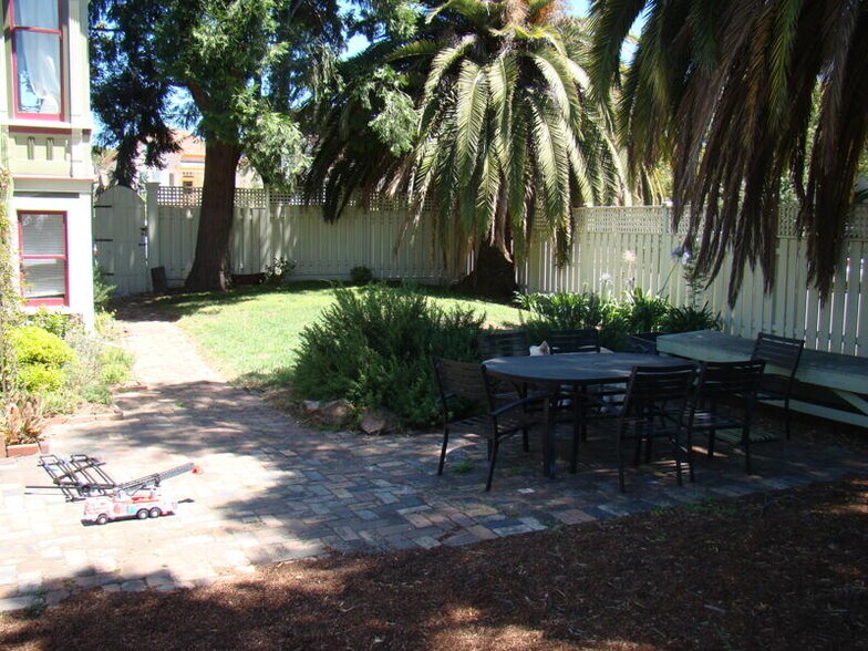 Building Photo - 1535 9th St