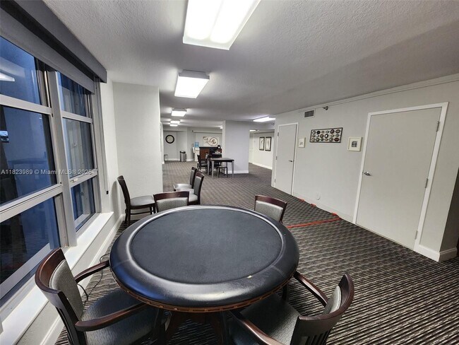 Building Photo - 3500 Mystic Pointe Dr