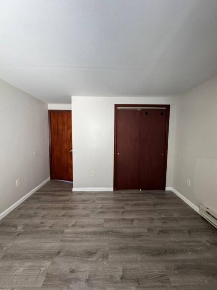 Building Photo - 344 S 6th St