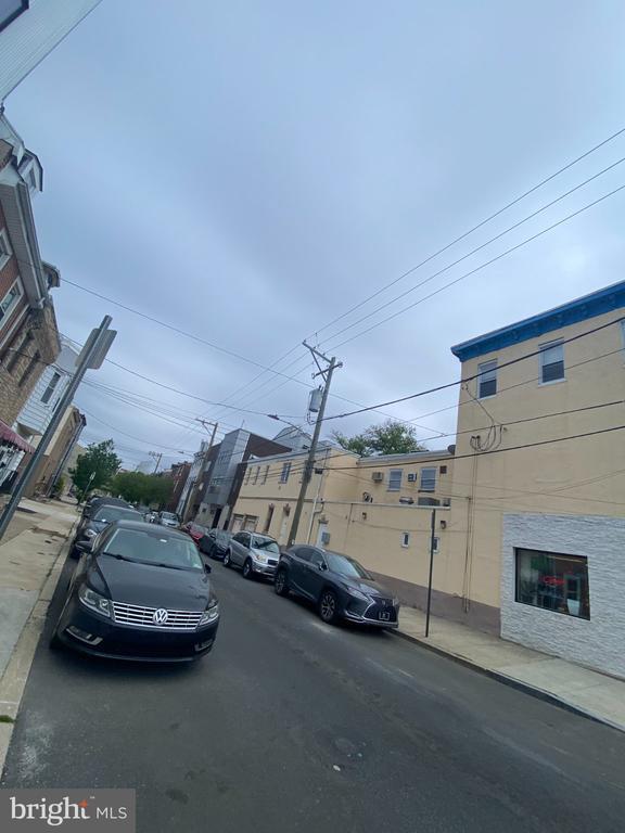 Building Photo - 458 E Girard Ave