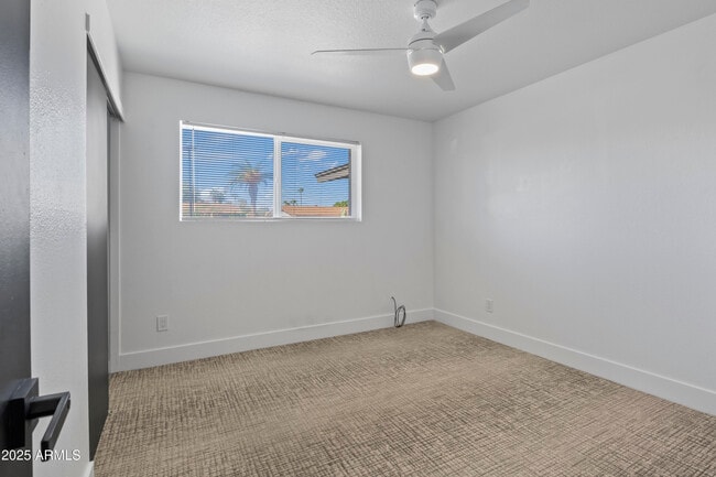 Building Photo - 2166 E Greenway Dr