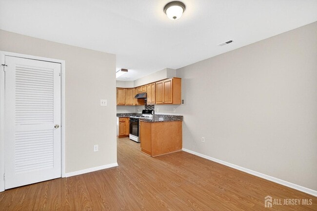 Building Photo - 70 Hampshire Dr