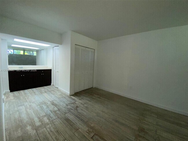 Building Photo - 6414 Miami Lakes Dr